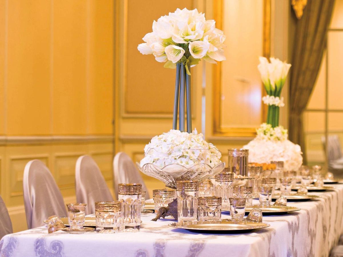 Mövenpick Hotel Al Khobar Exteriör bild A table set for a formal dinner