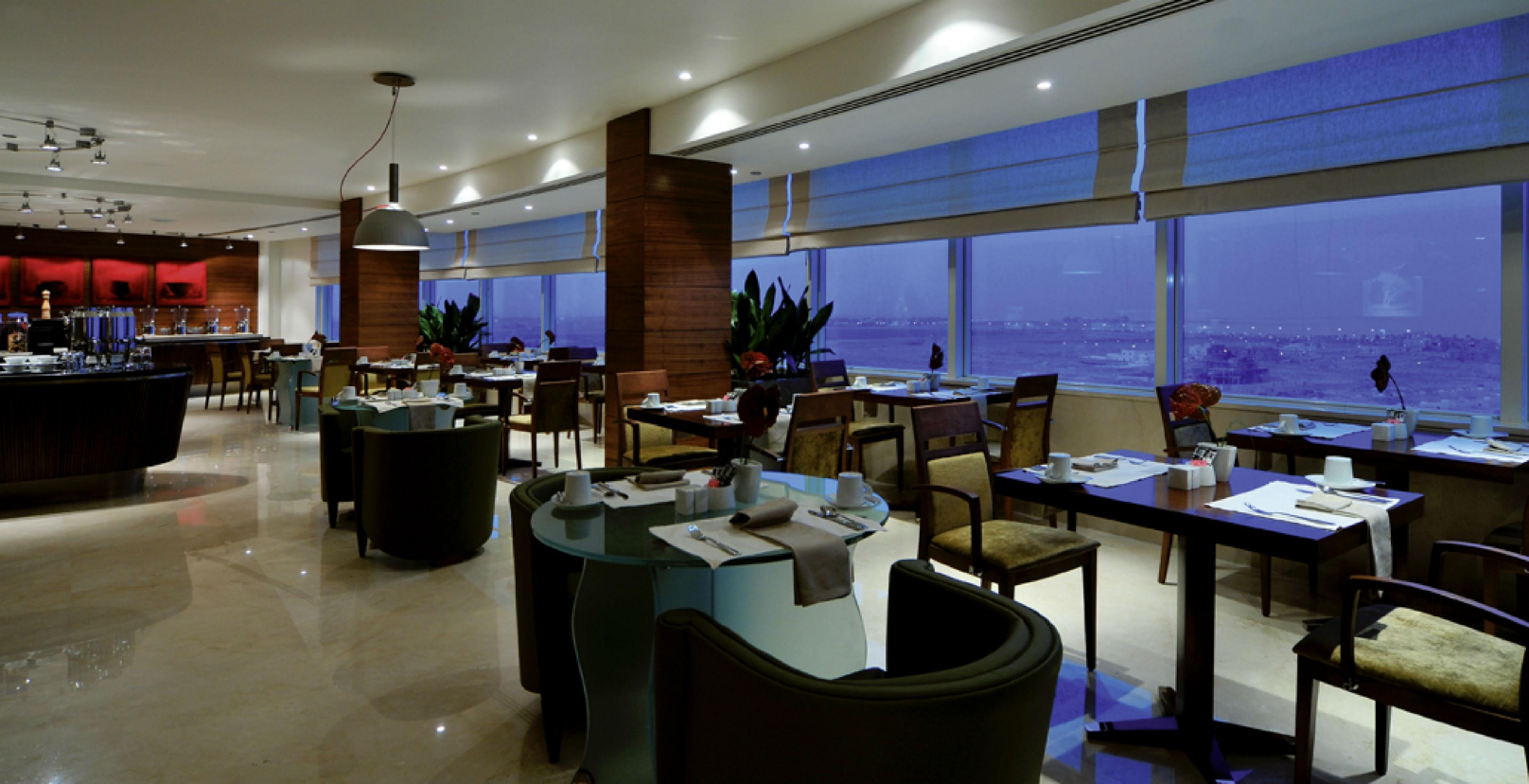 Mövenpick Hotel Al Khobar Exteriör bild The restaurant