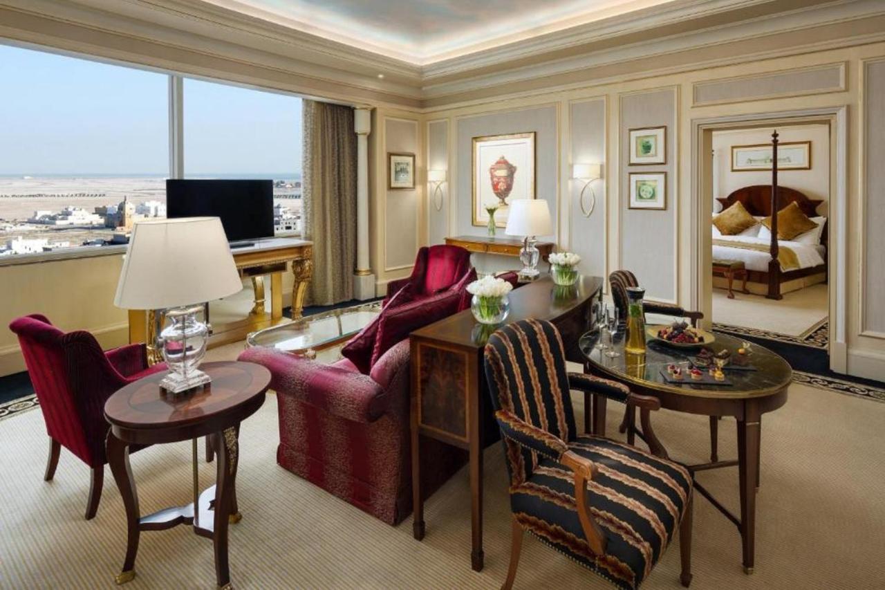 Mövenpick Hotel Al Khobar Exteriör bild A suite at the Four Seasons Hotel, London