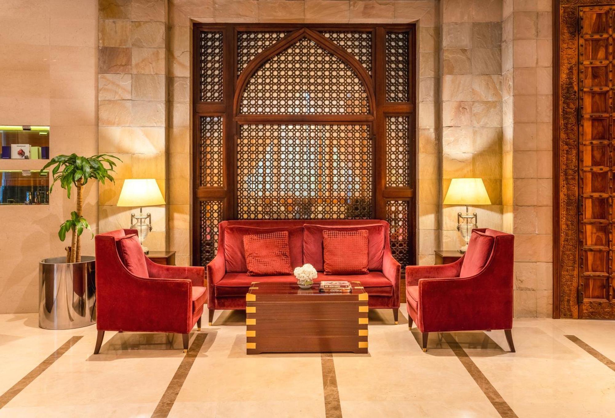 Mövenpick Hotel Al Khobar Exteriör bild The lobby of the hotel