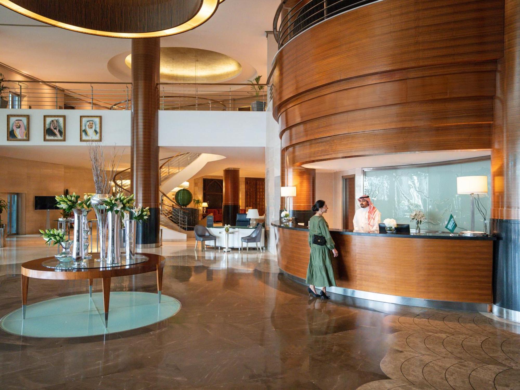 Mövenpick Hotel Al Khobar Exteriör bild Lobby