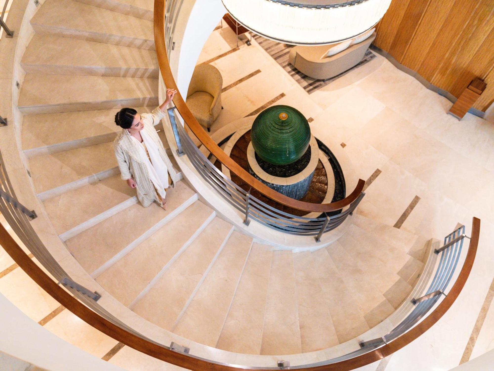 Mövenpick Hotel Al Khobar Exteriör bild The spiral staircase