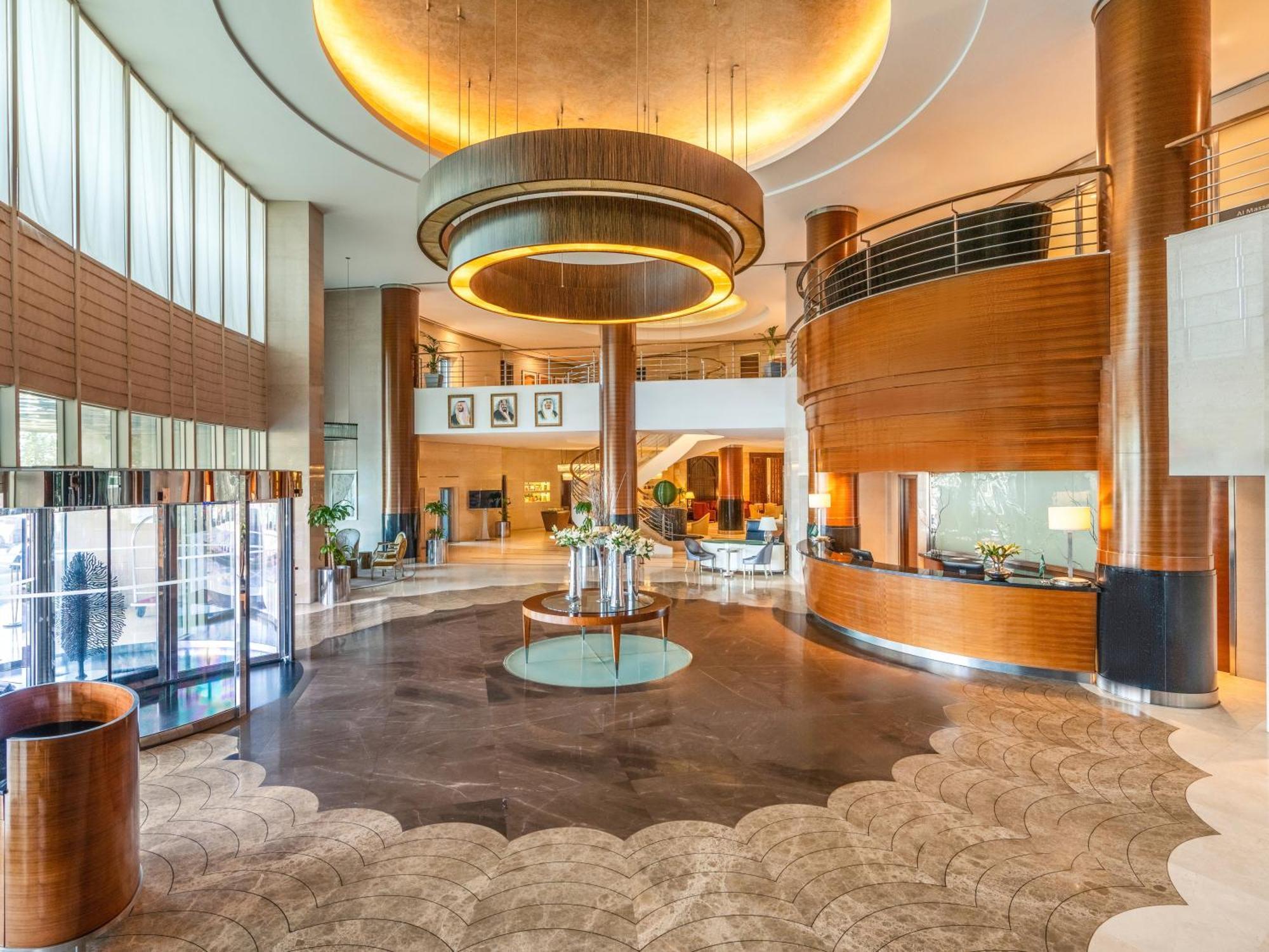 Mövenpick Hotel Al Khobar Exteriör bild Lobby