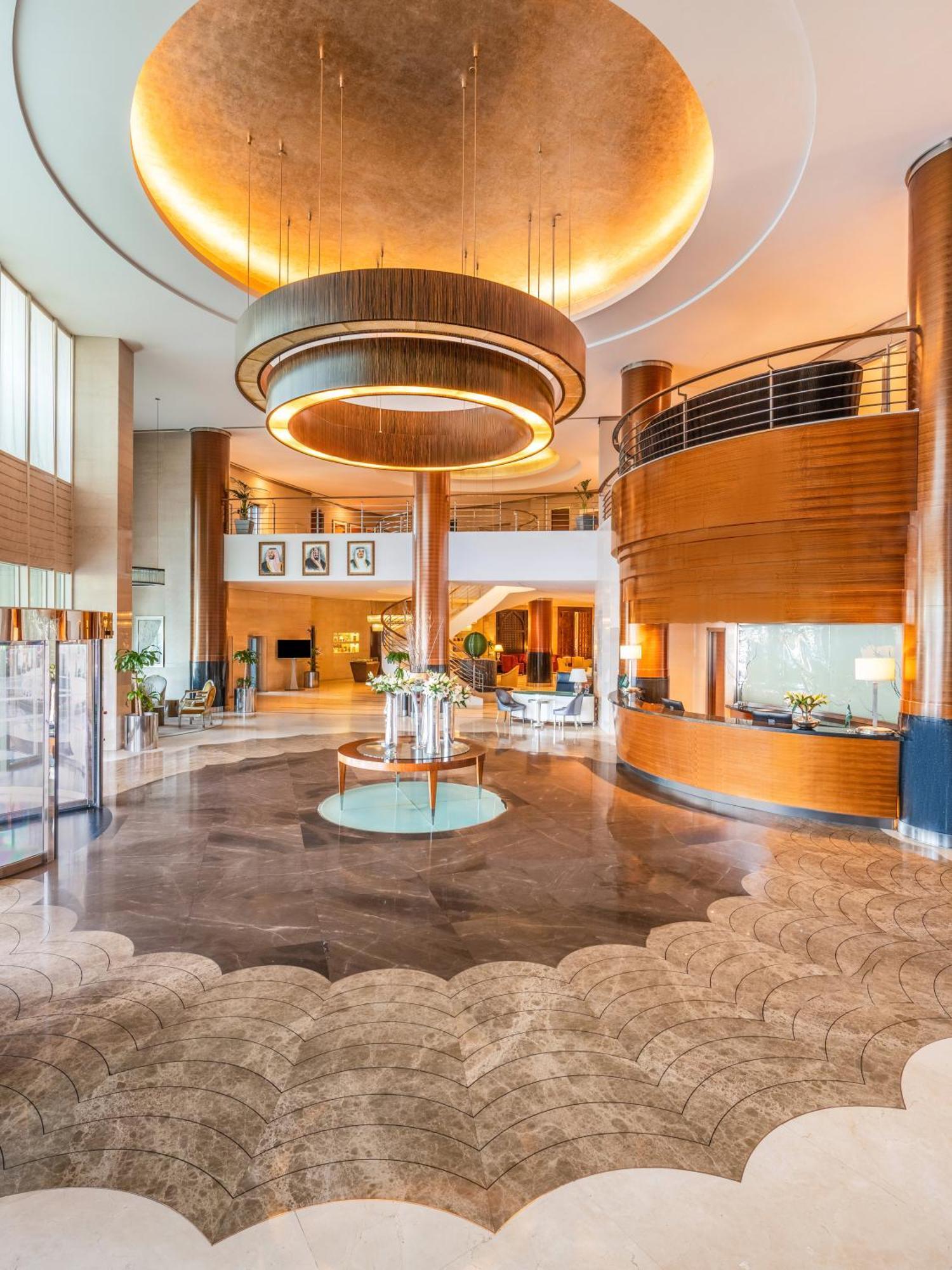 Mövenpick Hotel Al Khobar Exteriör bild Lobby