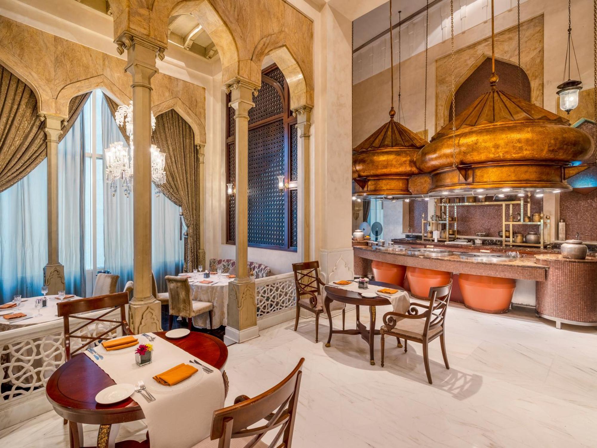 Mövenpick Hotel Al Khobar Exteriör bild The restaurant
