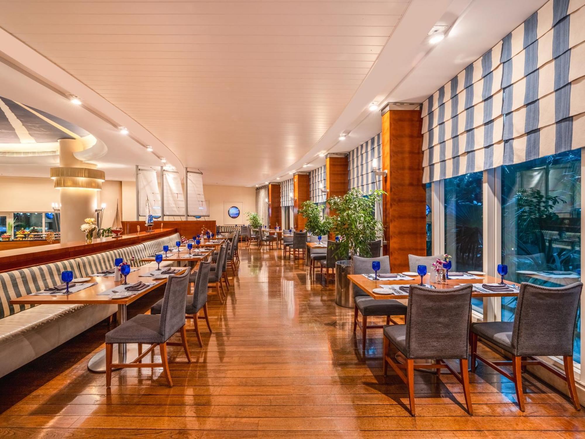 Mövenpick Hotel Al Khobar Exteriör bild The restaurant