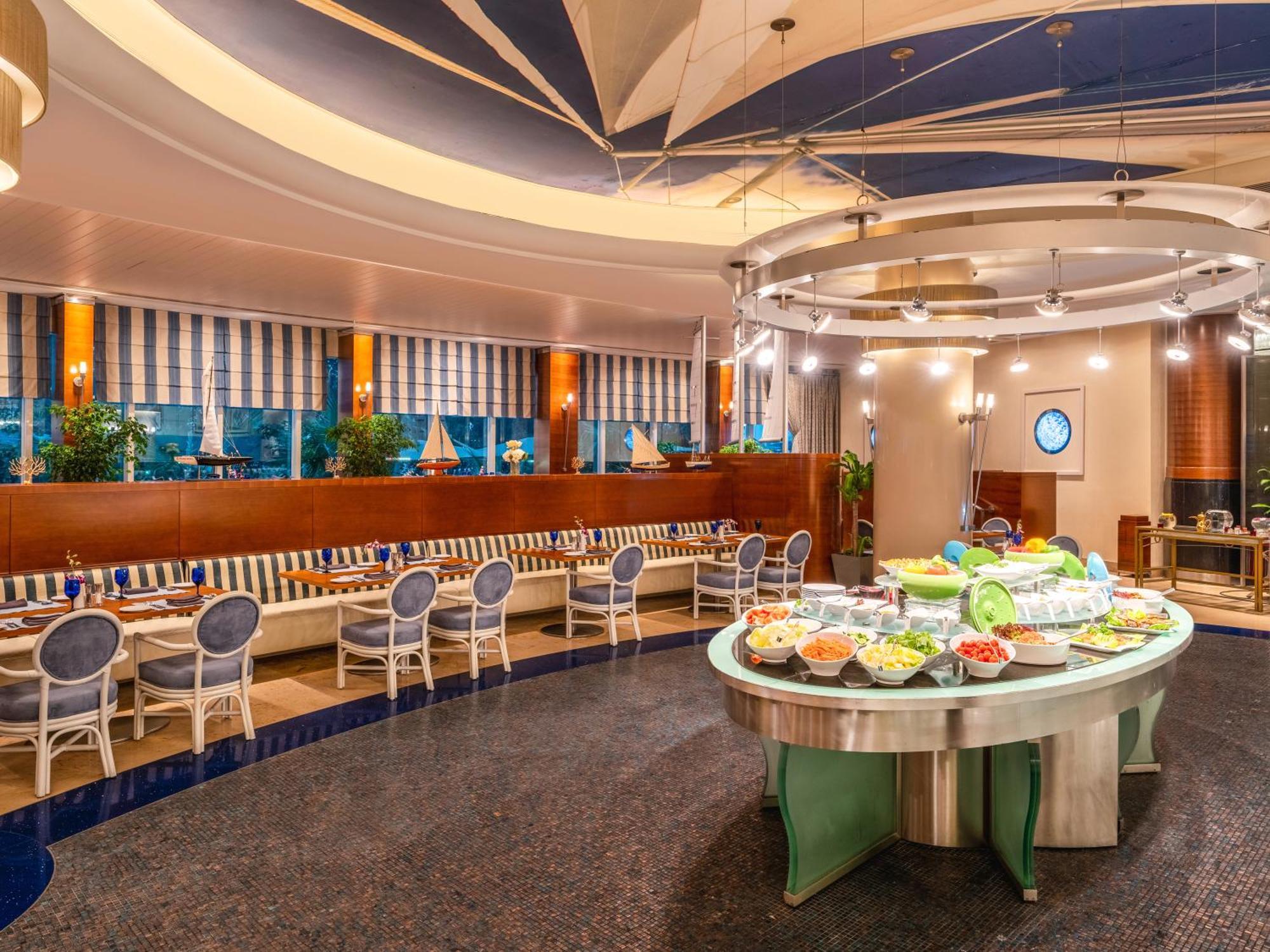 Mövenpick Hotel Al Khobar Exteriör bild The restaurant