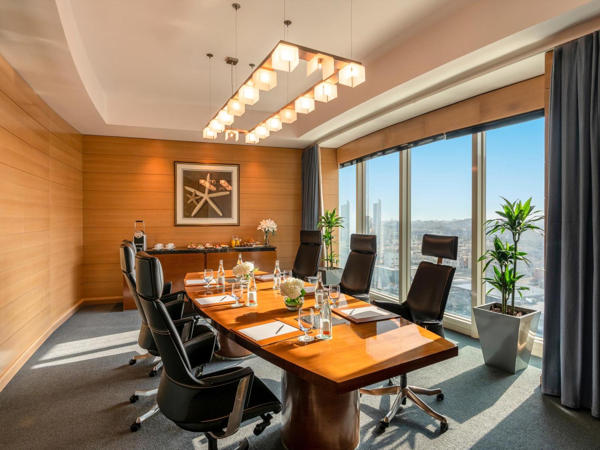 Mövenpick Hotel Al Khobar Exteriör bild Meeting room