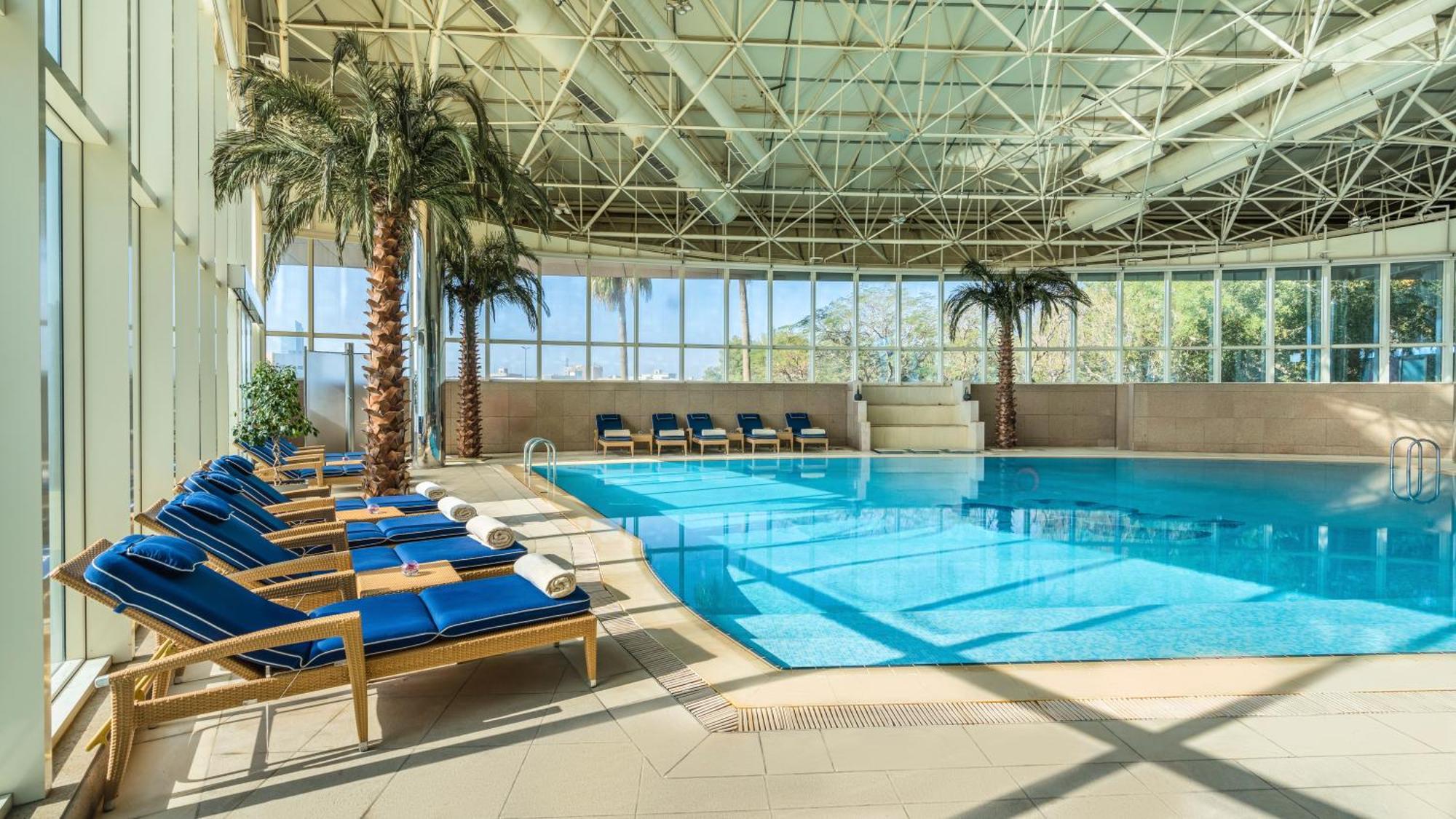 Mövenpick Hotel Al Khobar Exteriör bild The swimming pool at the hotel
