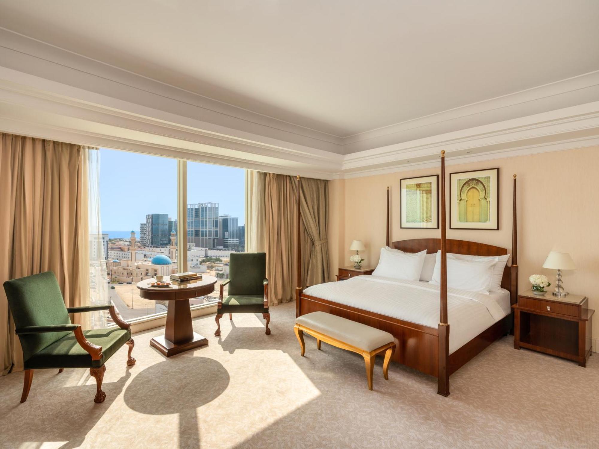 Mövenpick Hotel Al Khobar Exteriör bild A bedroom at the hotel