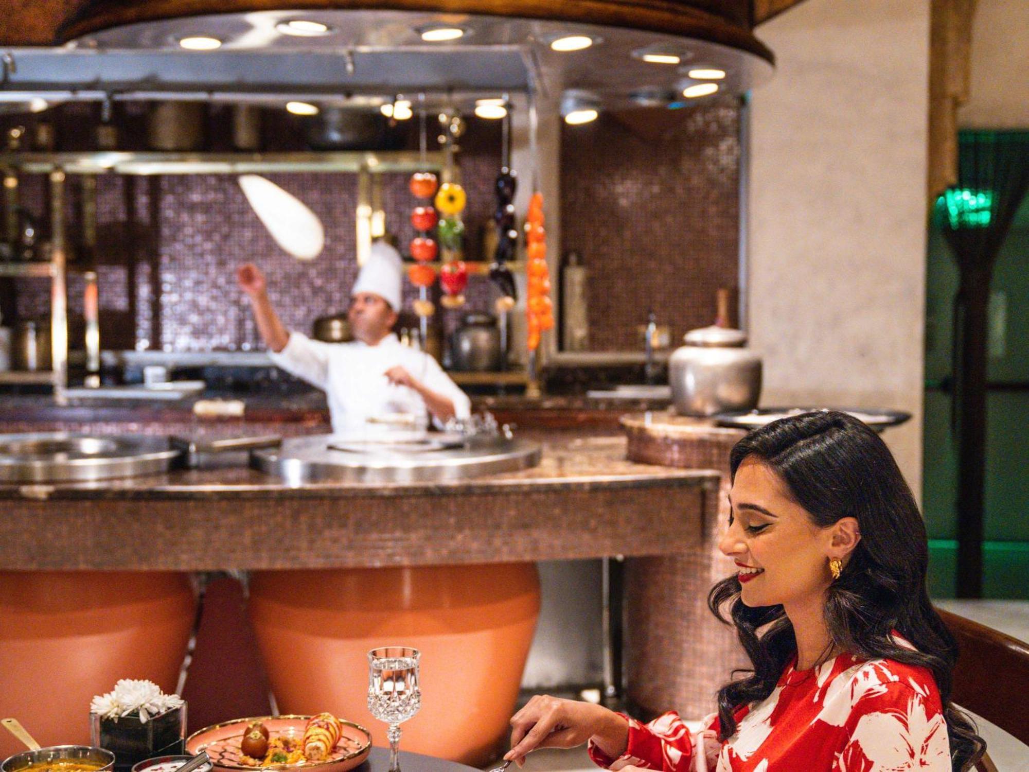 Mövenpick Hotel Al Khobar Exteriör bild A woman dining at a restaurant